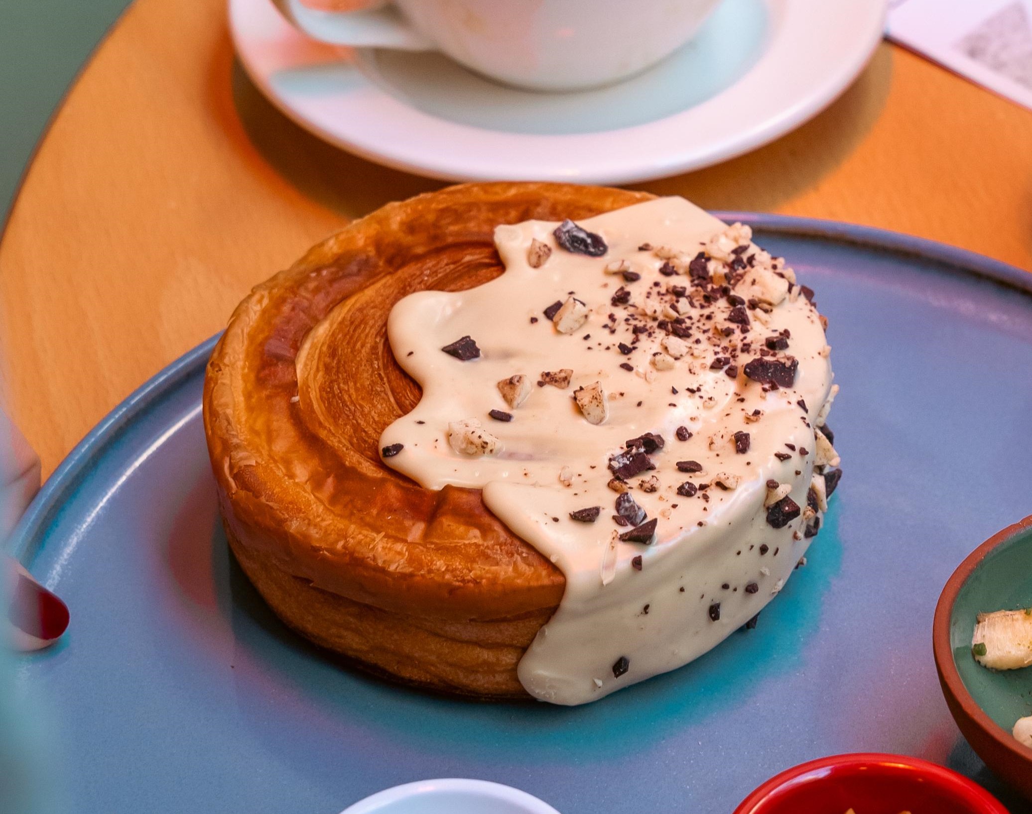 Akışkan Çikolatalı Beyaz Roll 