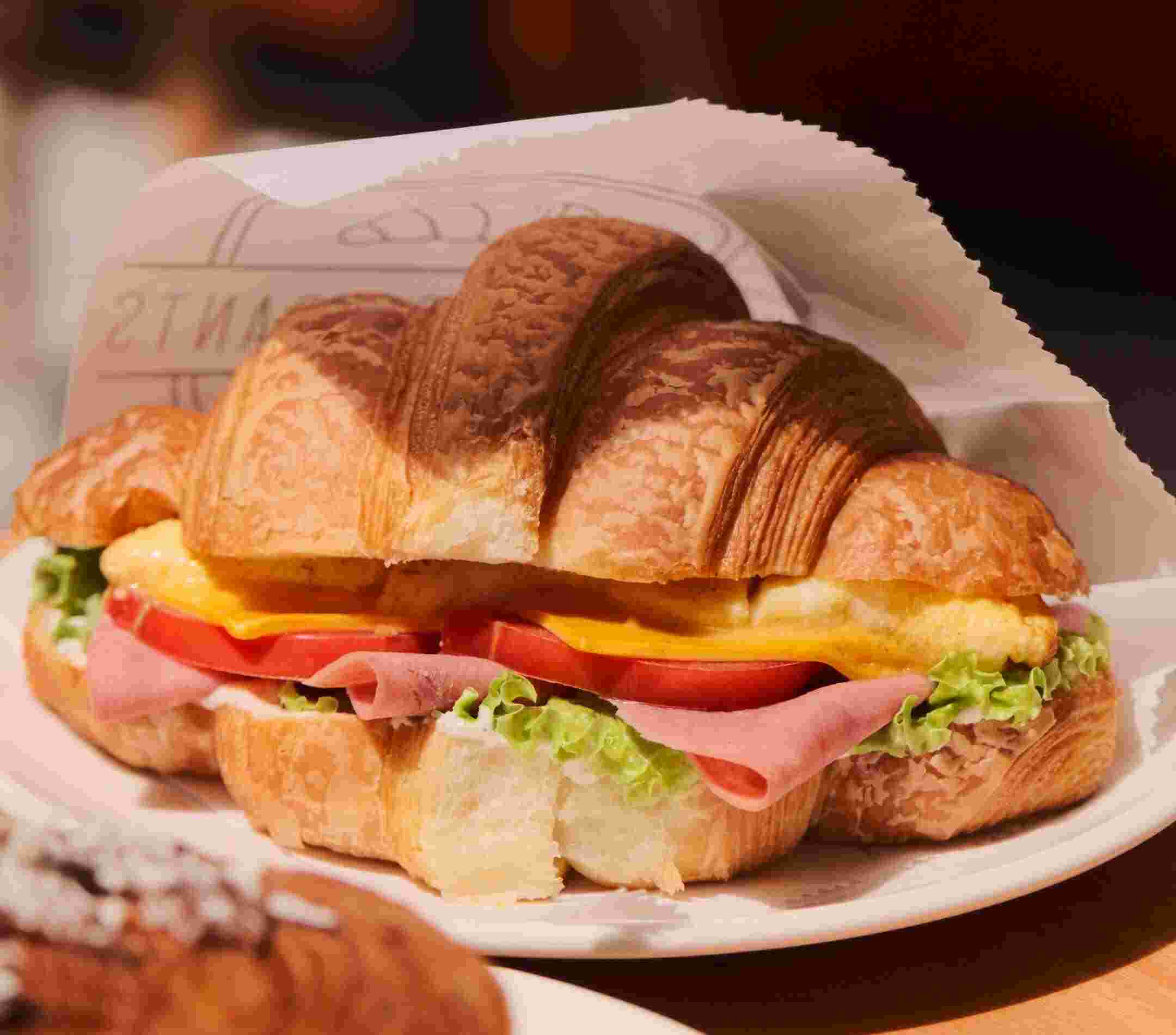 Dana Jambon Kruvasan Sandviç